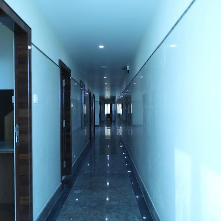 Hlv Grand Inn Бангалор Екстериор снимка