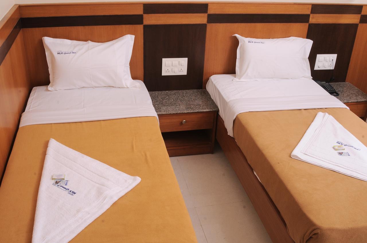 Hlv Grand Inn Бангалор Екстериор снимка