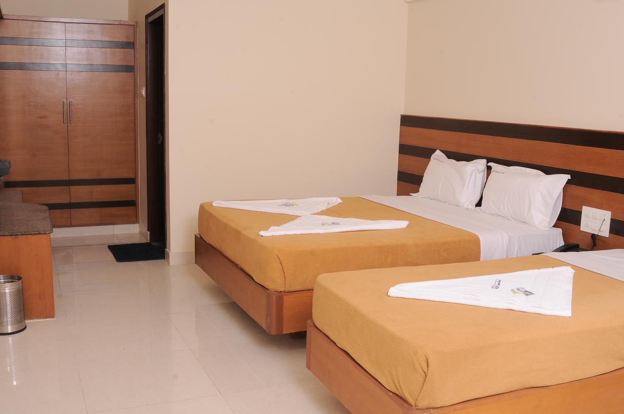 Hlv Grand Inn Бангалор Екстериор снимка