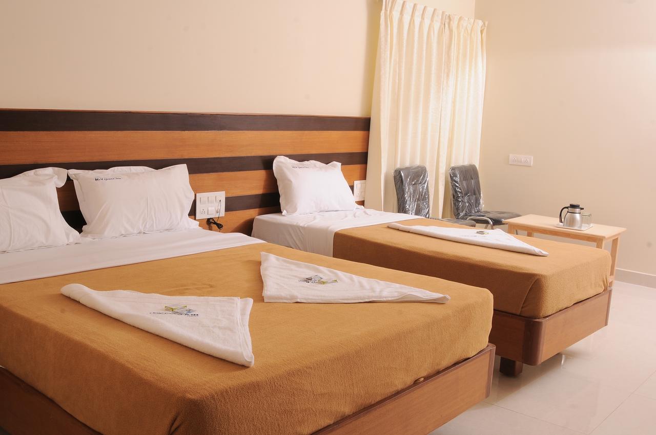 Hlv Grand Inn Бангалор Екстериор снимка