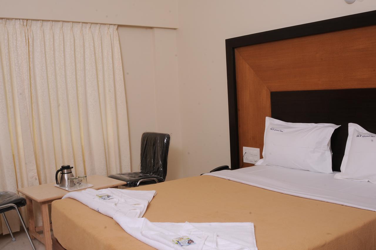 Hlv Grand Inn Бангалор Екстериор снимка