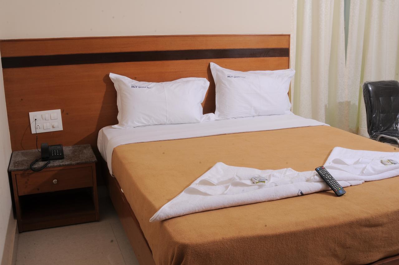 Hlv Grand Inn Бангалор Екстериор снимка