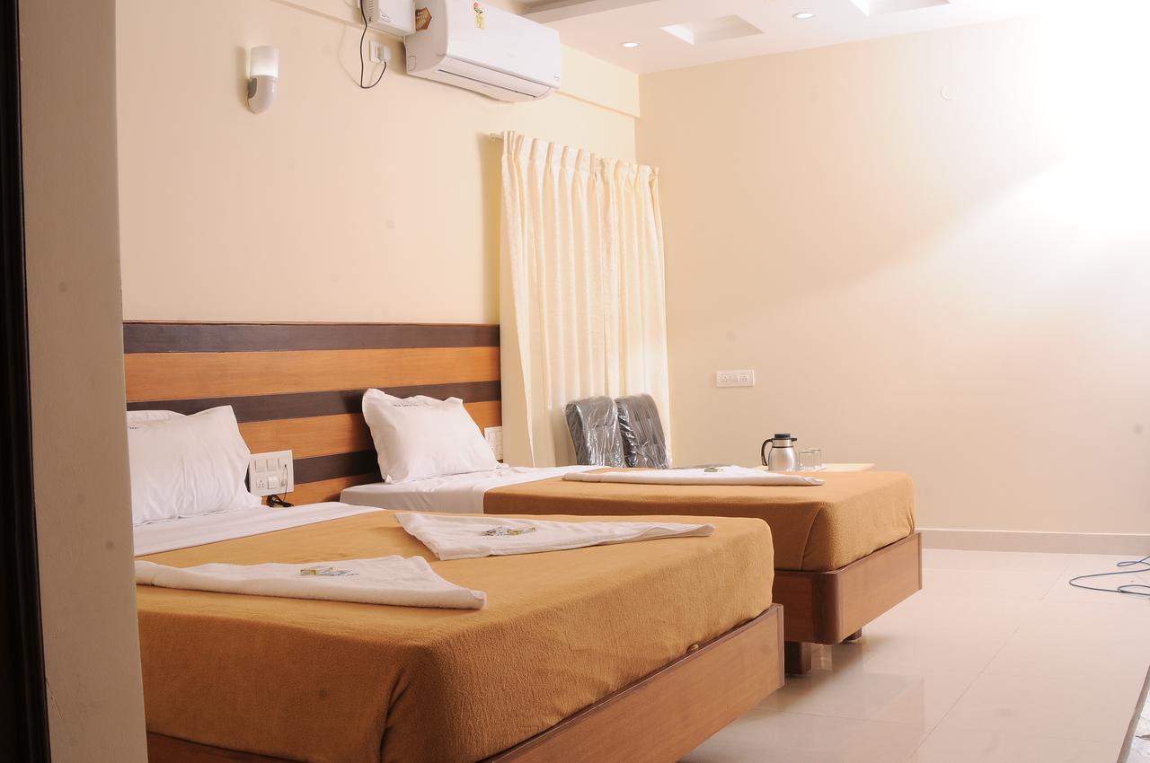 Hlv Grand Inn Бангалор Екстериор снимка