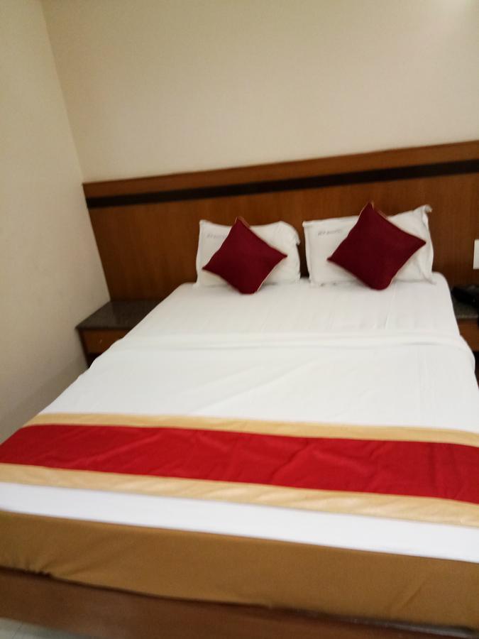 Hlv Grand Inn Бангалор Екстериор снимка